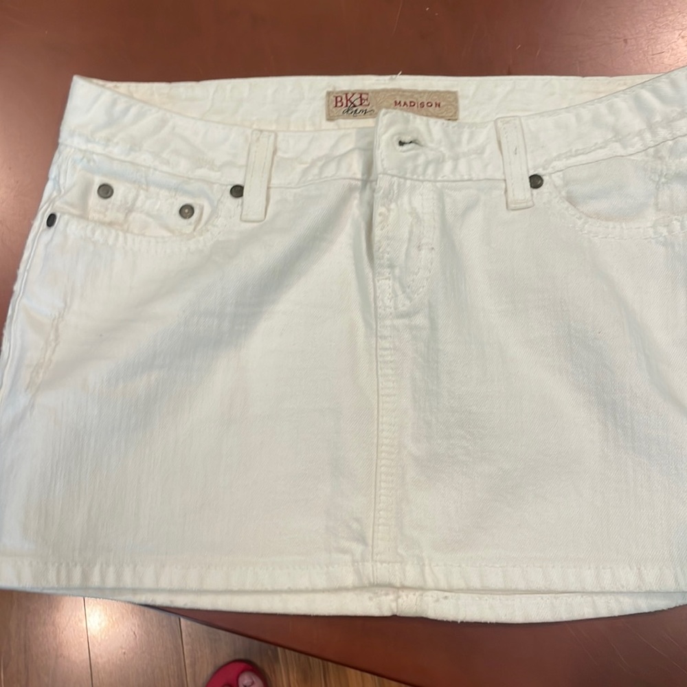 Buckle BKE Madison stretch skirt size 27